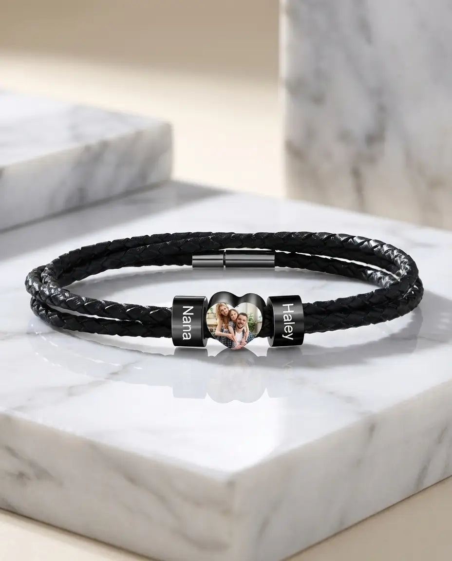 Bracciale Uomo con Foto – Cuoio Intrecciato Nero, Cuore con Immagine a Colori e 2 Perle Incise