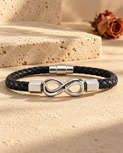 Infinito argentato in acciaio inossidabile con terminali esagonali su un bracciale in similpelle intrecciata nera