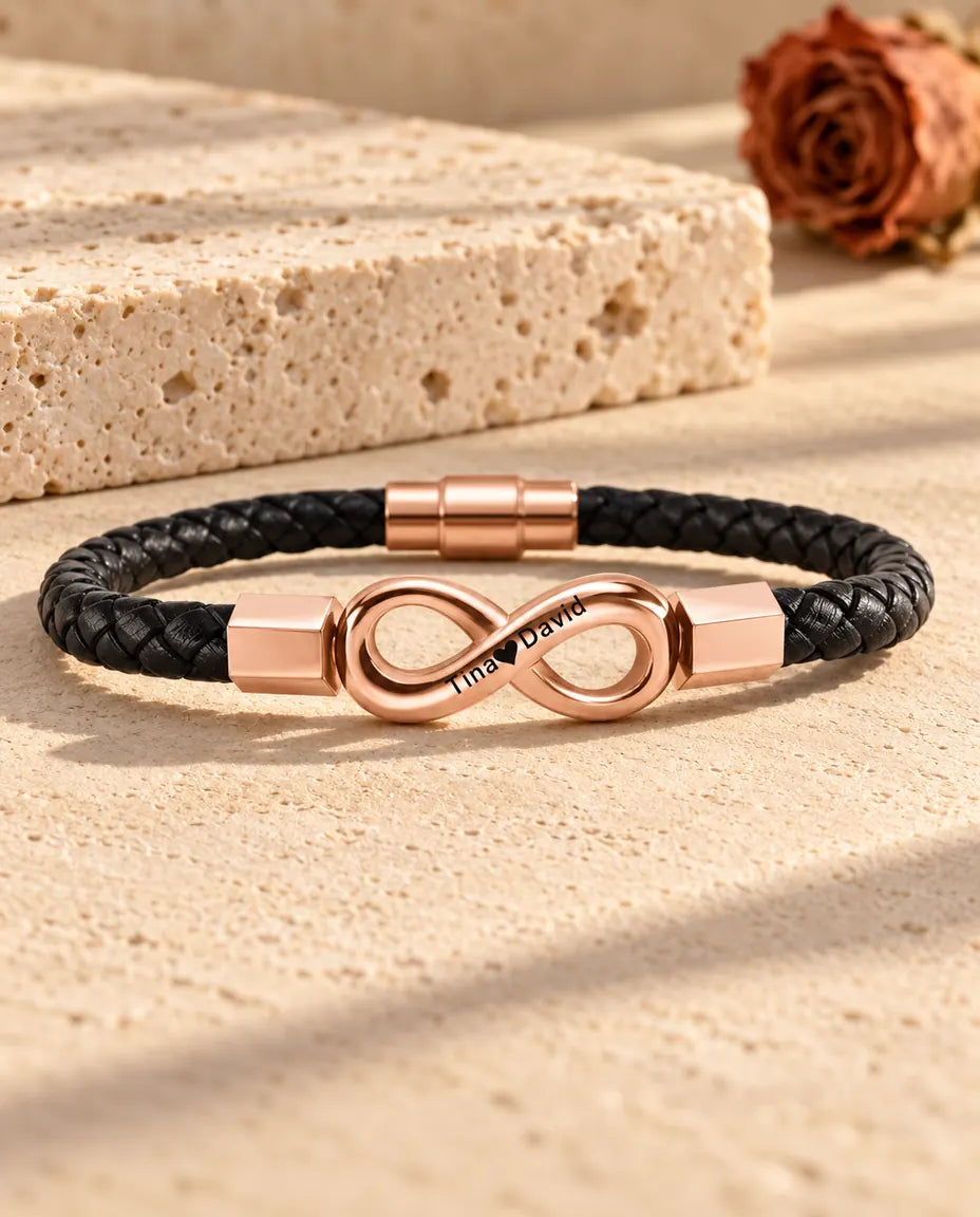 Infinito inciso color oro rosa su un bracciale in similpelle intrecciata nera