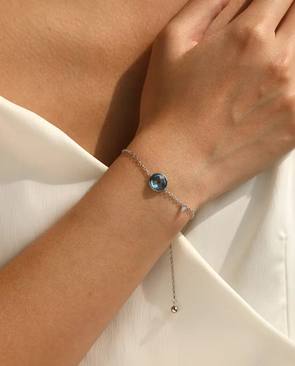 Bracciale con Zircone Blu - taglio scacchiera 8 mm su catena forzatina con chiusura scorrevole, argento 925