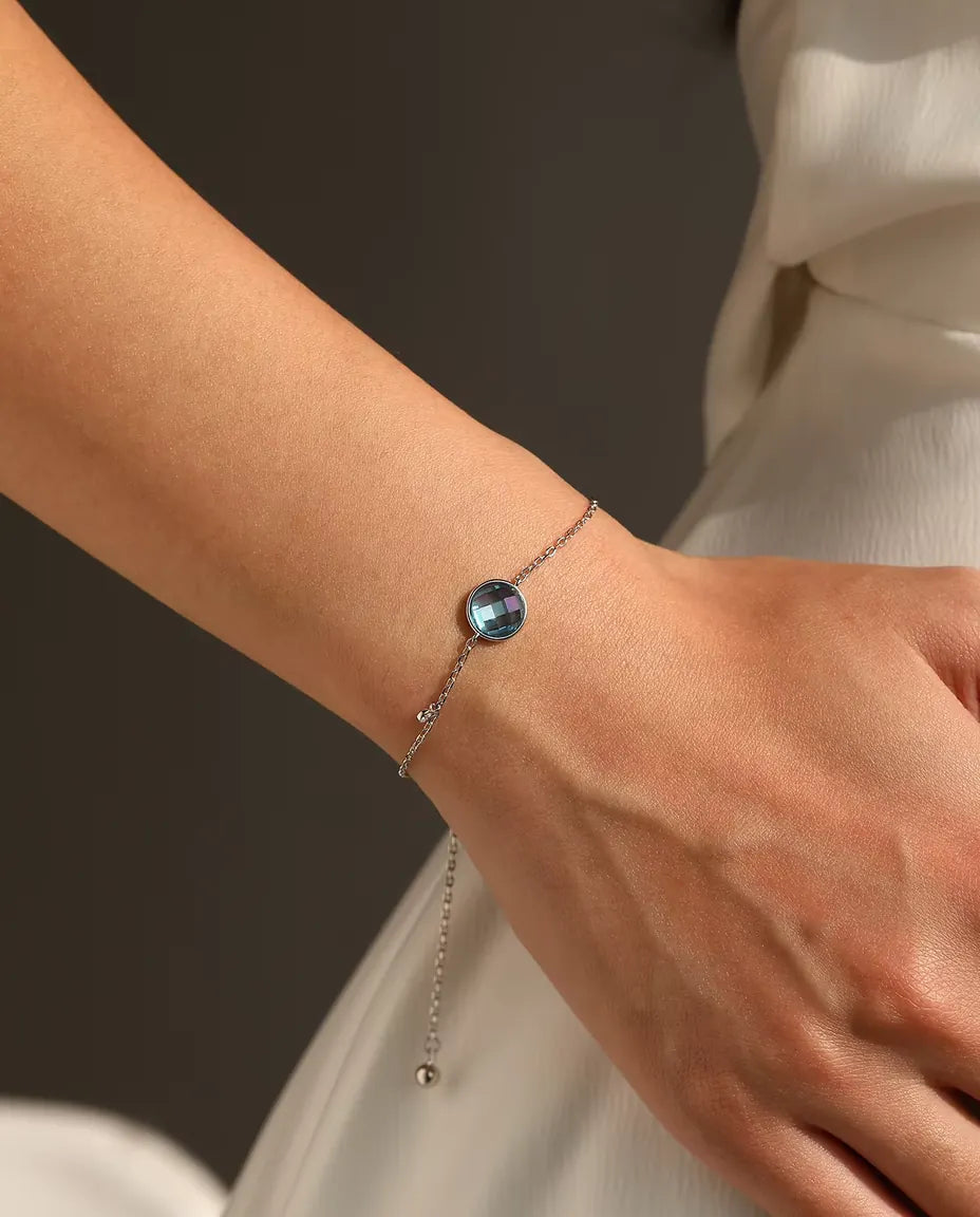 Bracciale con Zircone Blu - taglio scacchiera 8 mm su catena forzatina con chiusura scorrevole, argento 925