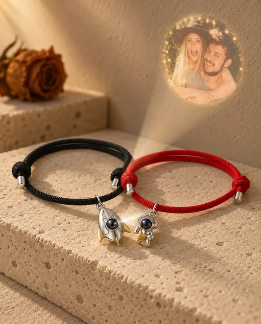 Bracciali di Coppia con Foto Dentro - proietta la foto nascosta sul muro