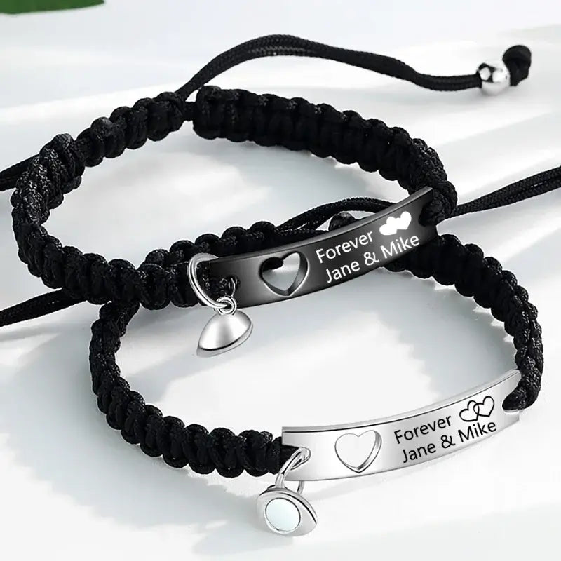 Bracciali di Coppia Incisi Nero e Argento in Acciaio Inox – Set da 2, Regalo per Anniversario