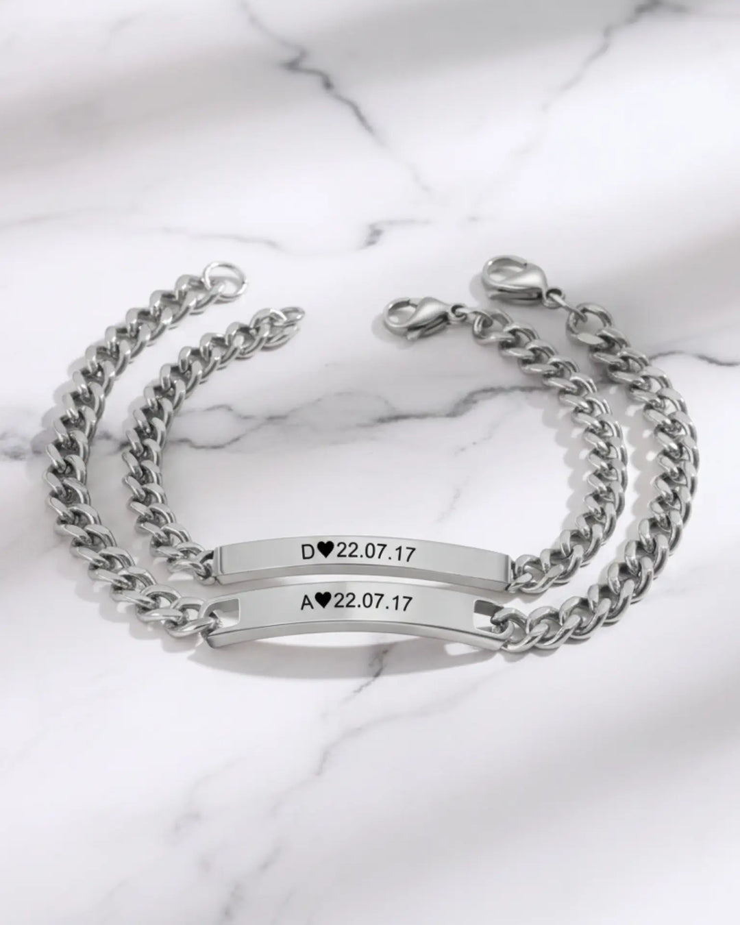 Bracciali di coppia con targhetta incisa, iniziale e data personalizzate, set per lei e per lui