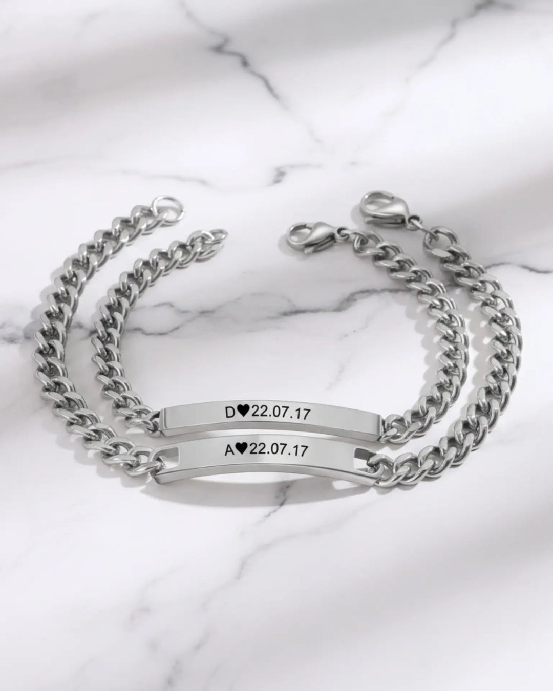 Bracciali di coppia con targhetta incisa, iniziale e data personalizzate, set per lei e per lui