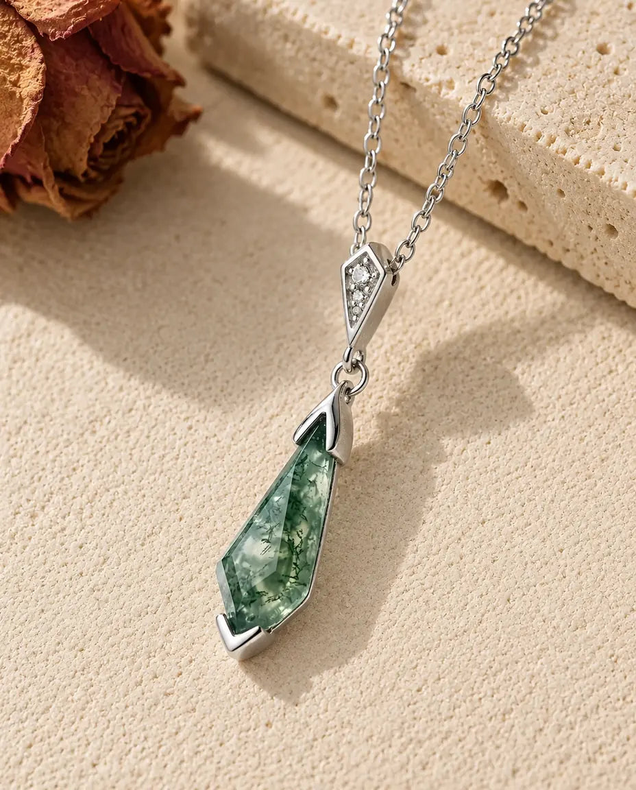 Collana in agata muschiata - Aquilone allungato stile Art Déco - vista frontale