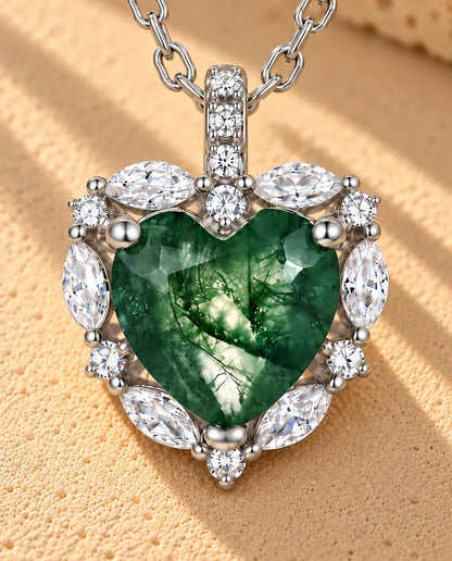 Collana Agata Muschiata Cuore Halo in Argento 925 - primo piano dell’agata muschiata e della sua montatura