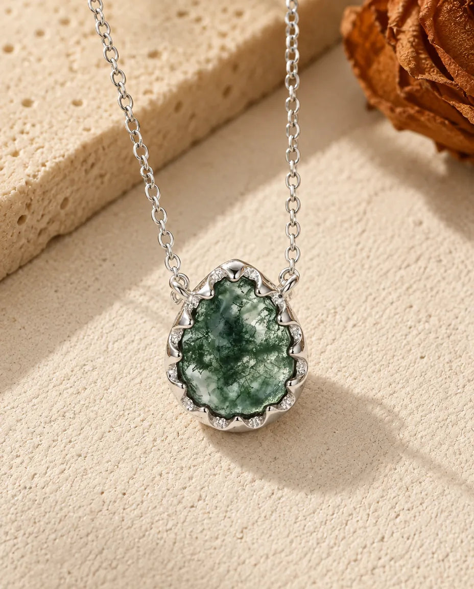 Collana in agata muschiata - Goccia con inclusioni dendritiche - vista frontale