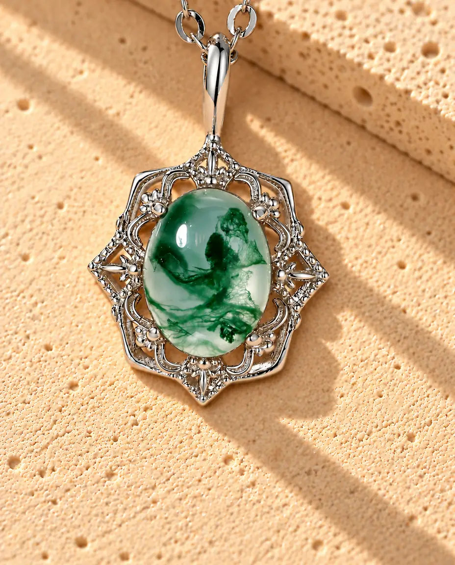 Collana con Ciondolo Vintage in Agata Muschiata e Argento 925 - primo piano dell’agata muschiata e della sua montatura