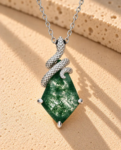 Collana Agata Muschiata Serpente in Argento 925 - primo piano dell’agata muschiata e della sua montatura