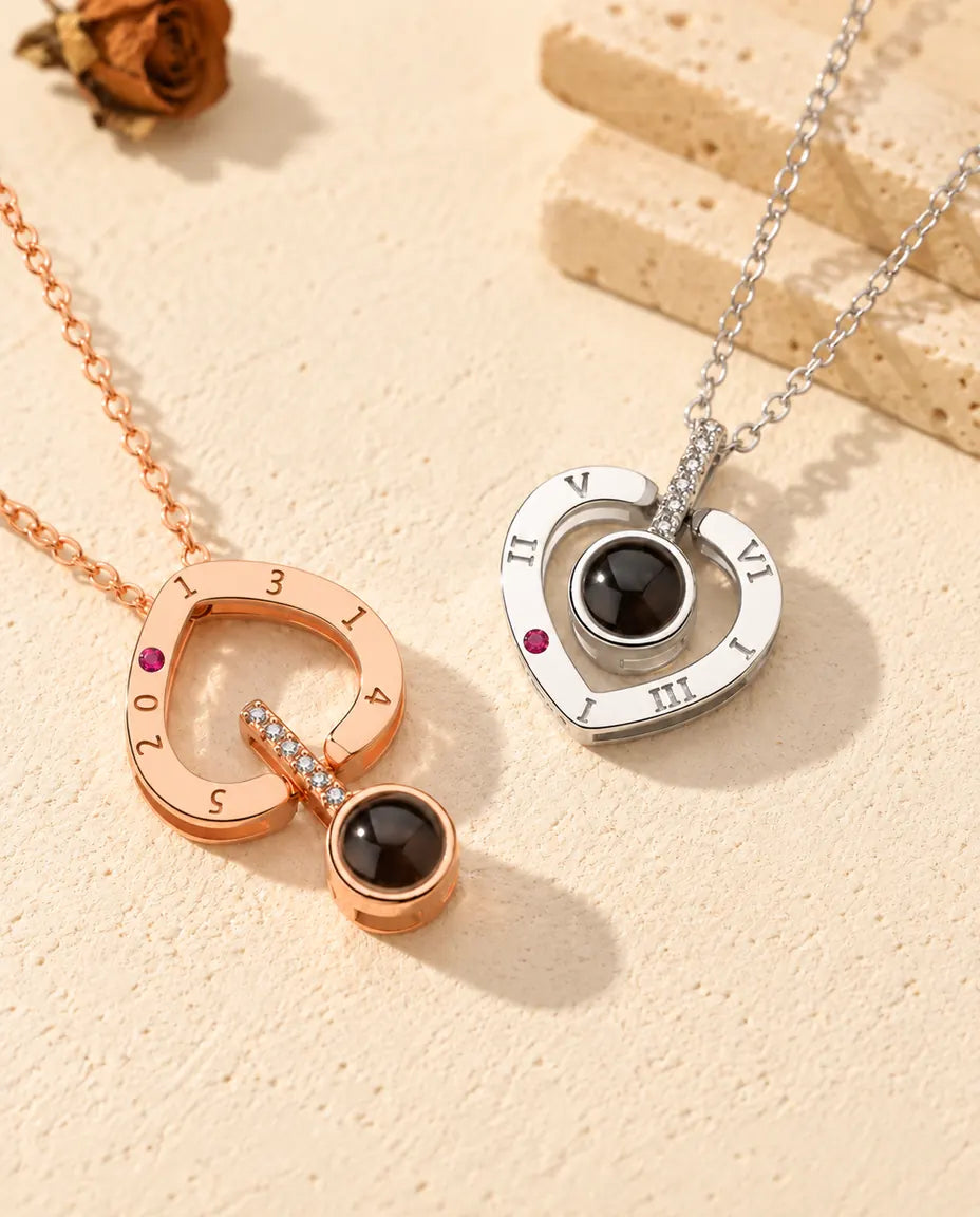 Due modi di indossarla: cuore color oro rosa capovolto con la pietra sotto e cuore in argento portato dritto