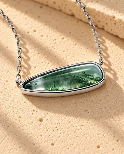 Collana Barretta Agata Muschiata in Argento 925 - primo piano dell’agata muschiata e della sua montatura