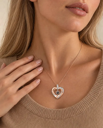 Collana con Foto Dentro - indossato da una modella