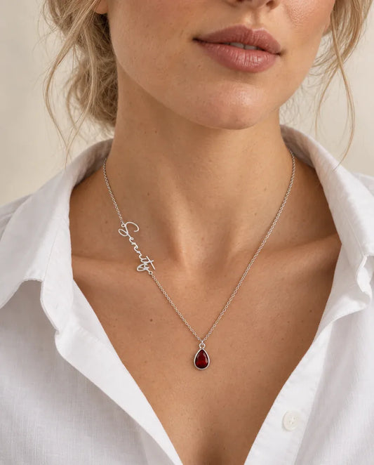 Collana con Nome e Pietra di Nascita - indossato da una modella