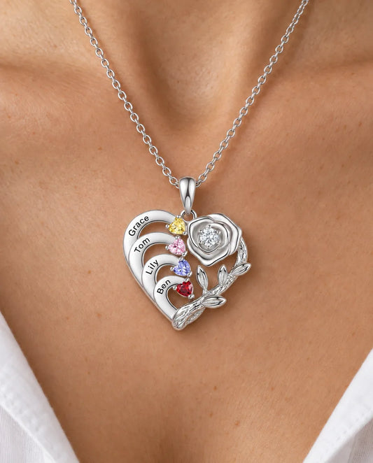 Collana Personalizzata Cuore con Rosa - indossato da una modella
