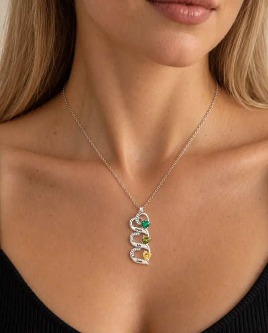 Collana Personalizzata Cuori a Cascata - indossato da una modella