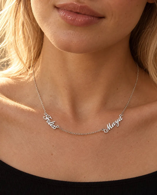 Collana con Due Nomi in Argento 925 - indossato da una modella