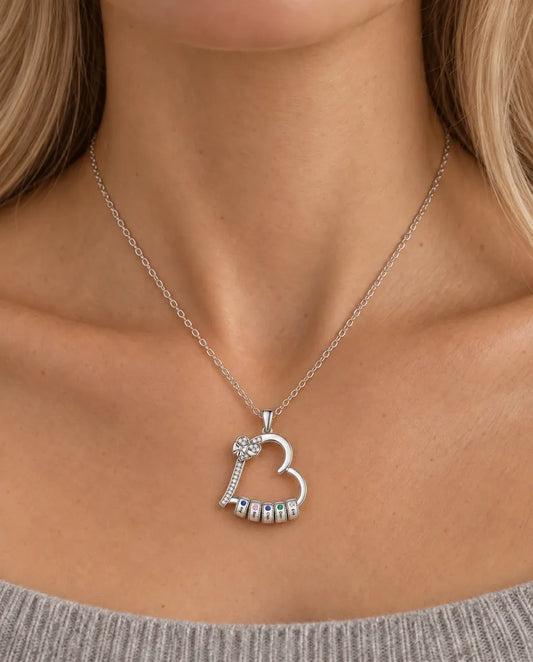 Collana Famiglia con Pietre di Nascita - indossato da una modella