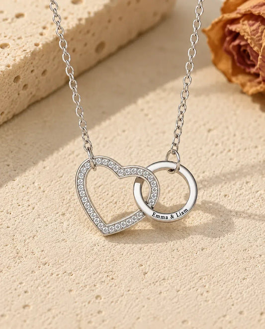 Collana Incisa con Cuore e Cerchio Intrecciati in Argento 925 - vista frontale in argento