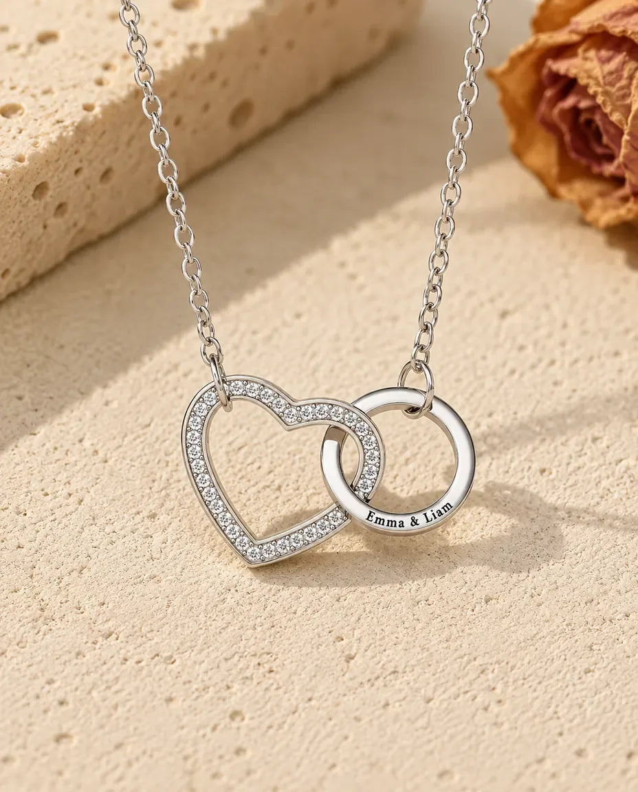 Collana Incisa con Cuore e Cerchio Intrecciati in Argento 925 - vista frontale in argento
