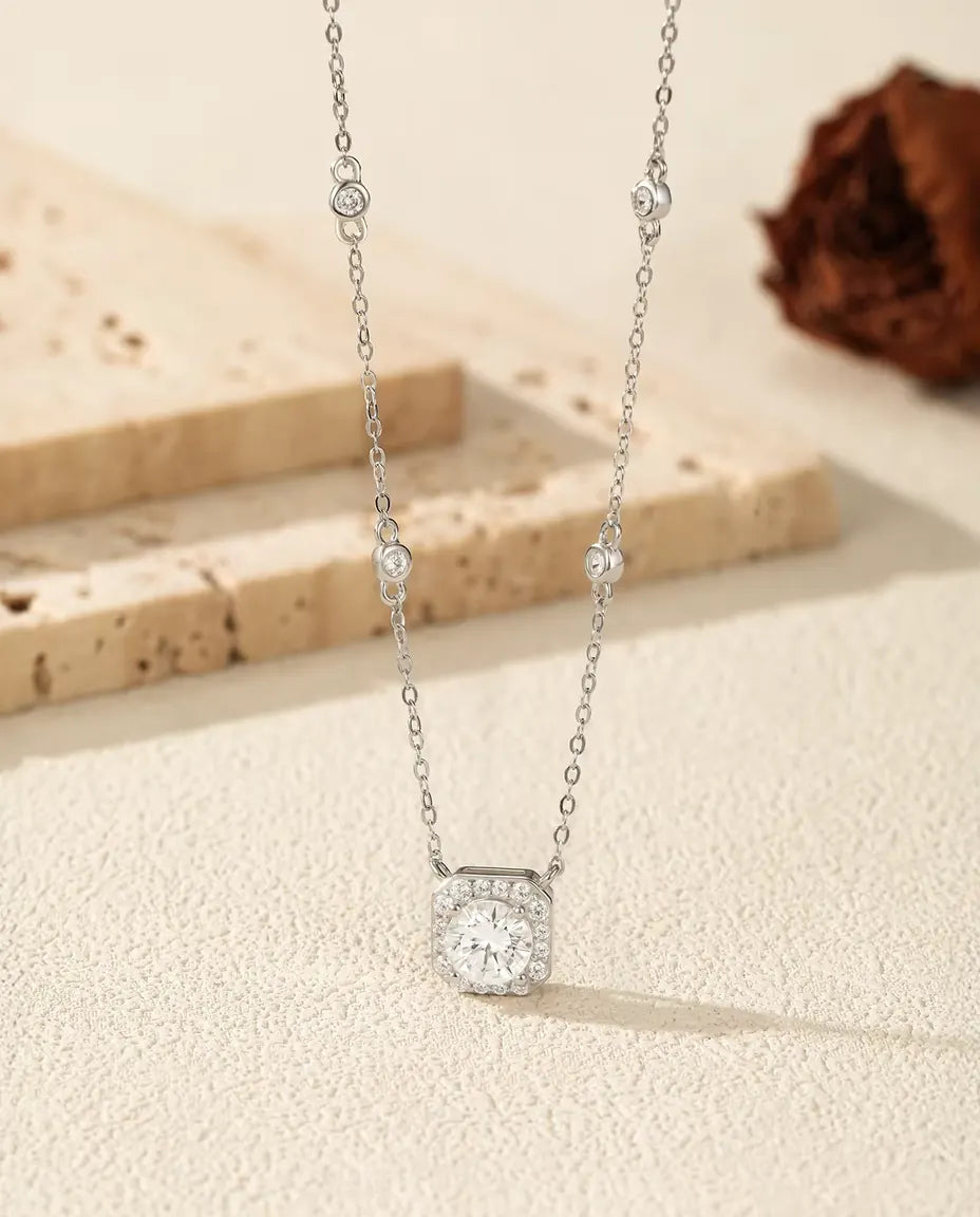 Collana in Moissanite 1 carato - pendente con alone a cuscino e catena con zirconi, colore D VVS1, argento 925