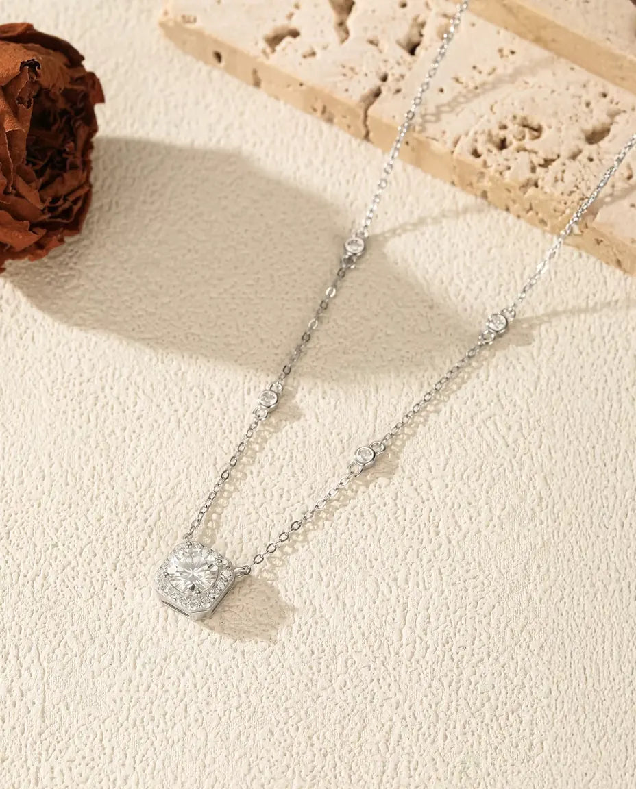 Collana in Moissanite 1 carato - pendente con alone a cuscino e catena con zirconi, colore D VVS1, argento 925