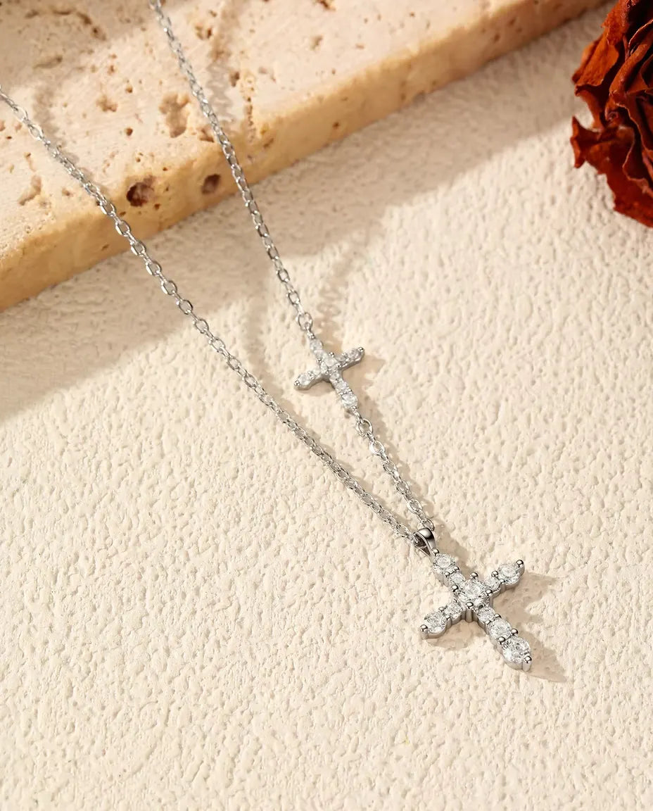 Collana in moissanite doppia croce - pendente a croce pavé e croce orizzontale sulla catena, argento 925, 40+5 cm