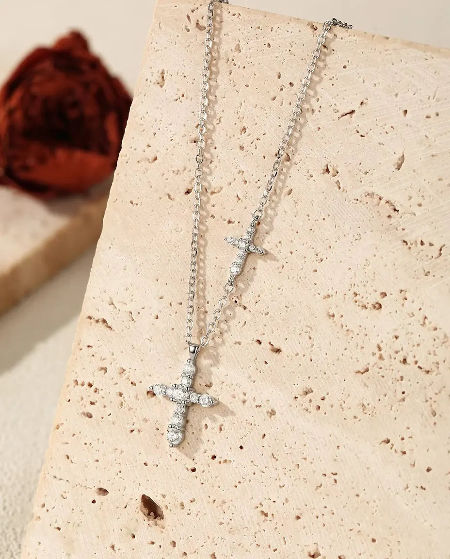 Collana in moissanite doppia croce - pendente a croce pavé e croce orizzontale sulla catena, argento 925, 40+5 cm