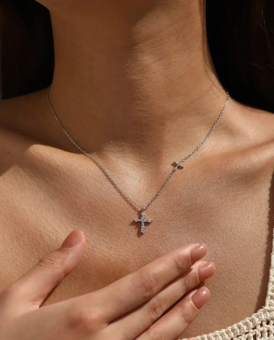 Collana in moissanite doppia croce - pendente a croce pavé e croce orizzontale sulla catena, argento 925, 40+5 cm