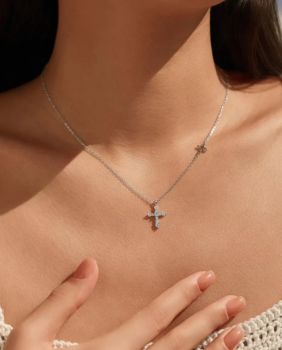 Collana in moissanite doppia croce - pendente a croce pavé e croce orizzontale sulla catena, argento 925, 40+5 cm