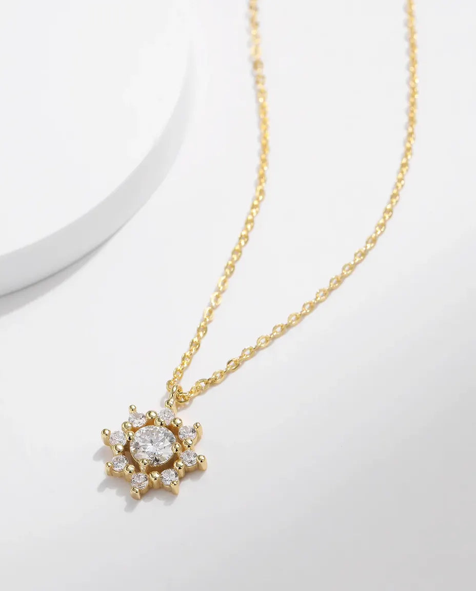 Collana Moissanite Fiocco di Neve – halo a stella placcato oro 18K su argento 925, pietra centrale da 0,5 ct