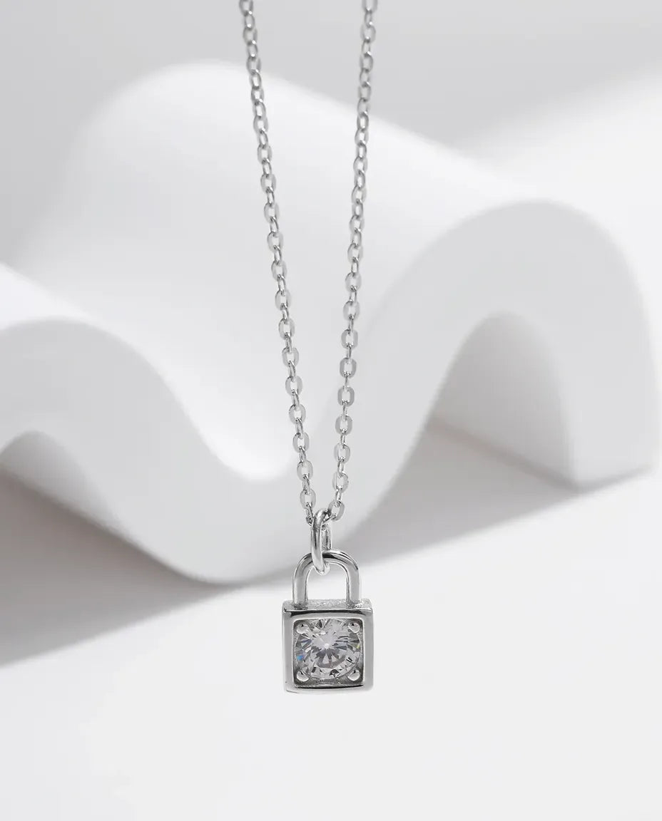 Collana Moissanite con Lucchetto – charm a lucchetto con pietra da 0,5 ct colore D in argento 925
