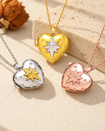 I tre colori della collana portafoto a cuore con stella polare disposti sul gesso