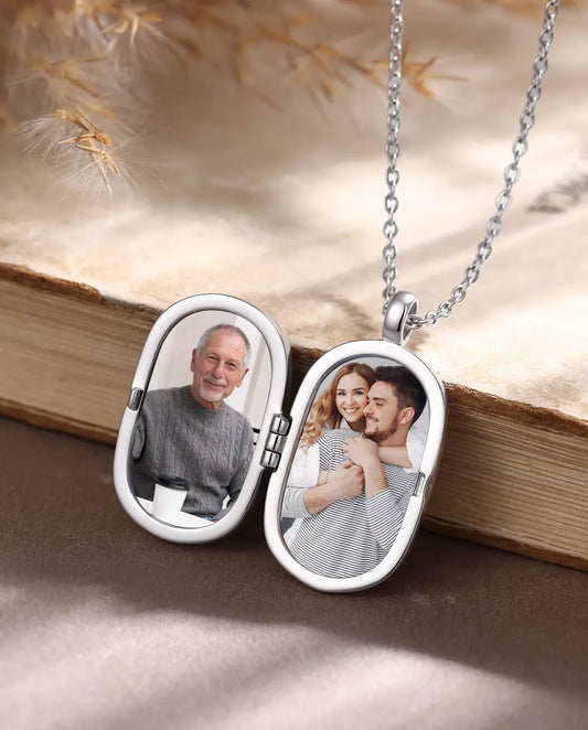 Collana portafoto uomo con ciondolo ovale nero, 2 foto, nome inciso e messaggio sul retro