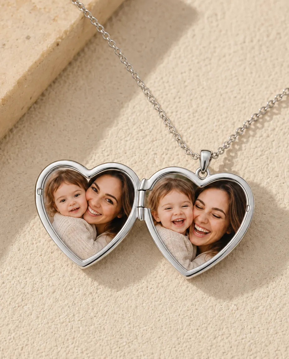Ciondolo Portafoto a Cuore con 2 Foto - collana portafoto con fiori incisi e retro in madreperla, argentato o dorato, catena 50+5 cm