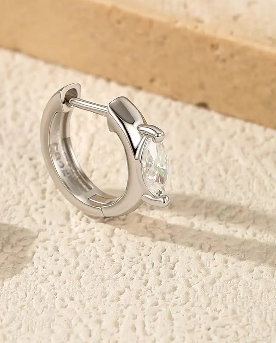 Orecchini a cerchio in moissanite marquise - una pietra da 0,30 ct 3 x 6 mm per orecchino, cerchio da 11,5 mm, argento 925