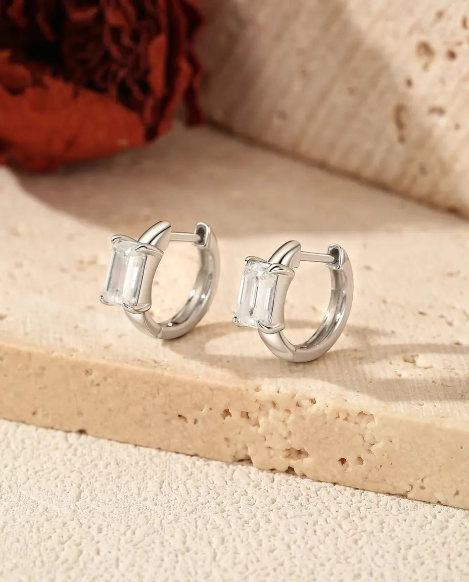Orecchini a cerchio in moissanite taglio smeraldo - pietre da 0,80 ct 4 x 6 mm, cerchio 11,5 mm, argento 925