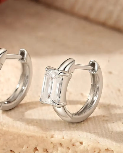 Orecchini a cerchio in moissanite taglio smeraldo - una pietra da 0,80 ct 4 x 6 mm per orecchino, cerchio 11,5 mm, argento 925