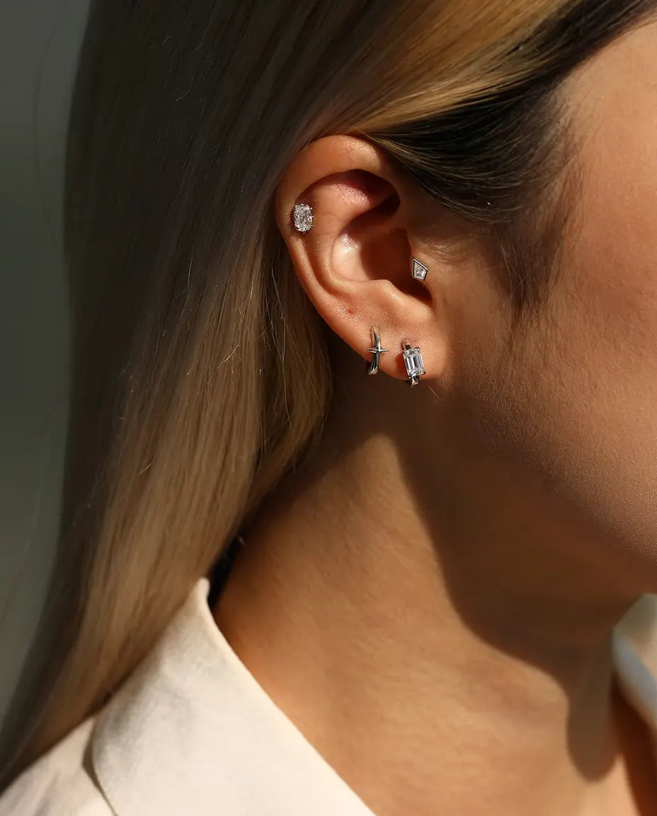 Orecchini a cerchio in moissanite taglio smeraldo - una pietra da 0,80 ct 4 x 6 mm per orecchino, cerchio 11,5 mm, argento 925