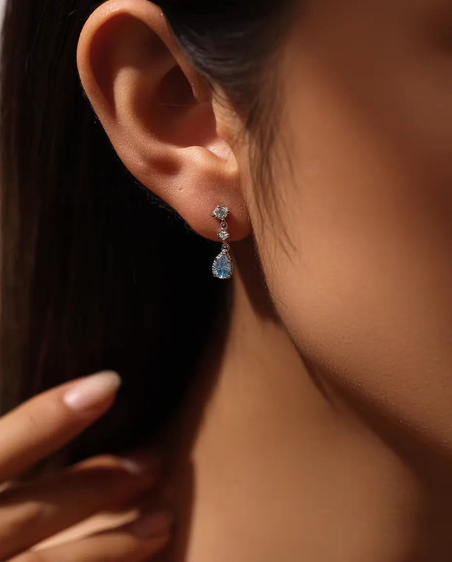 Orecchini moissanite azzurro aqua - una goccia da 0,50 ct 4 x 6 mm per orecchino con accenti in zircone, argento 925, 18 mm