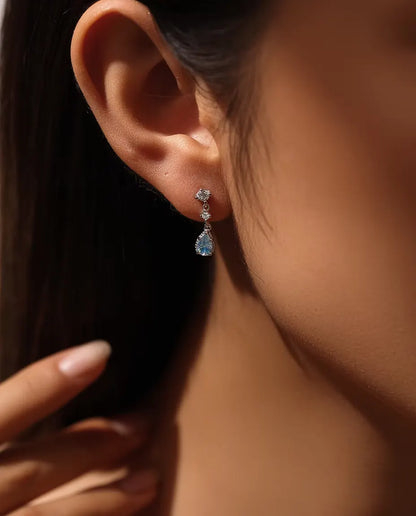 Orecchini moissanite azzurro aqua - una goccia da 0,50 ct 4 x 6 mm per orecchino con accenti in zircone, argento 925, 18 mm