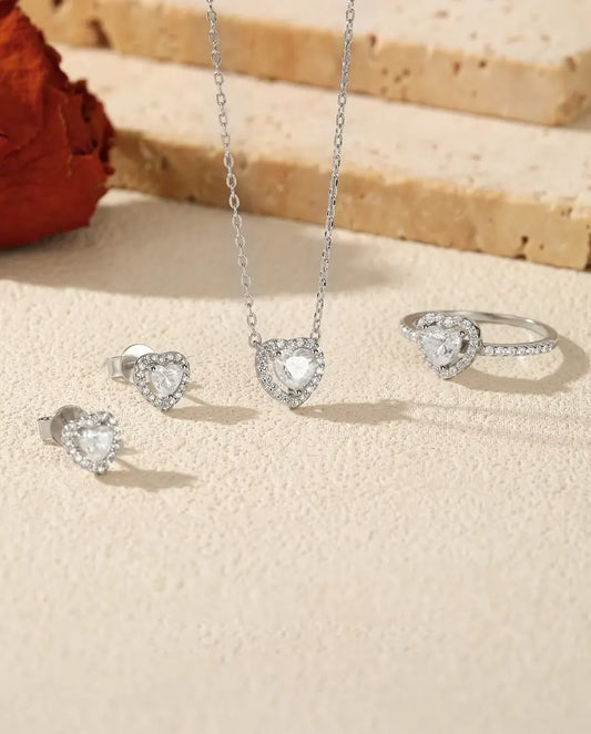 Parure Moissanite Cuore in Argento 925 - la parure completa su pietra chiara